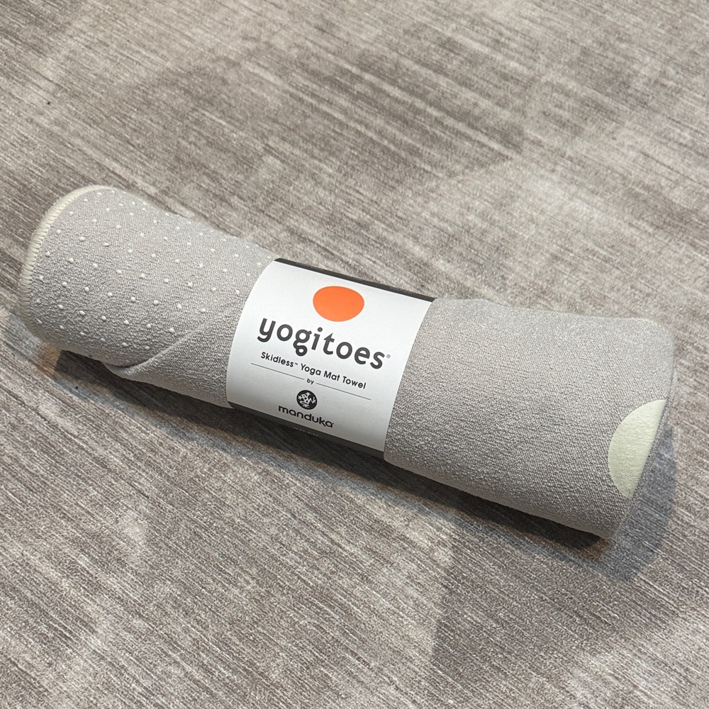 yogitoes Skidless Yoga Mat Towel in Linen